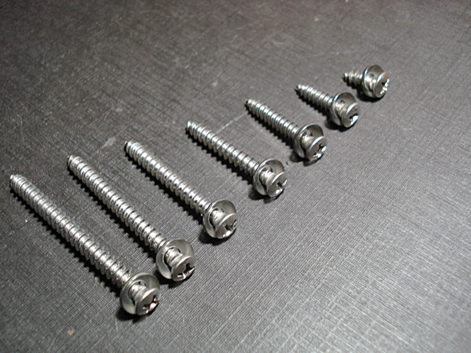 70 pcs Ford #8 with #6 phillips oval head stainless trim screw washer assortment