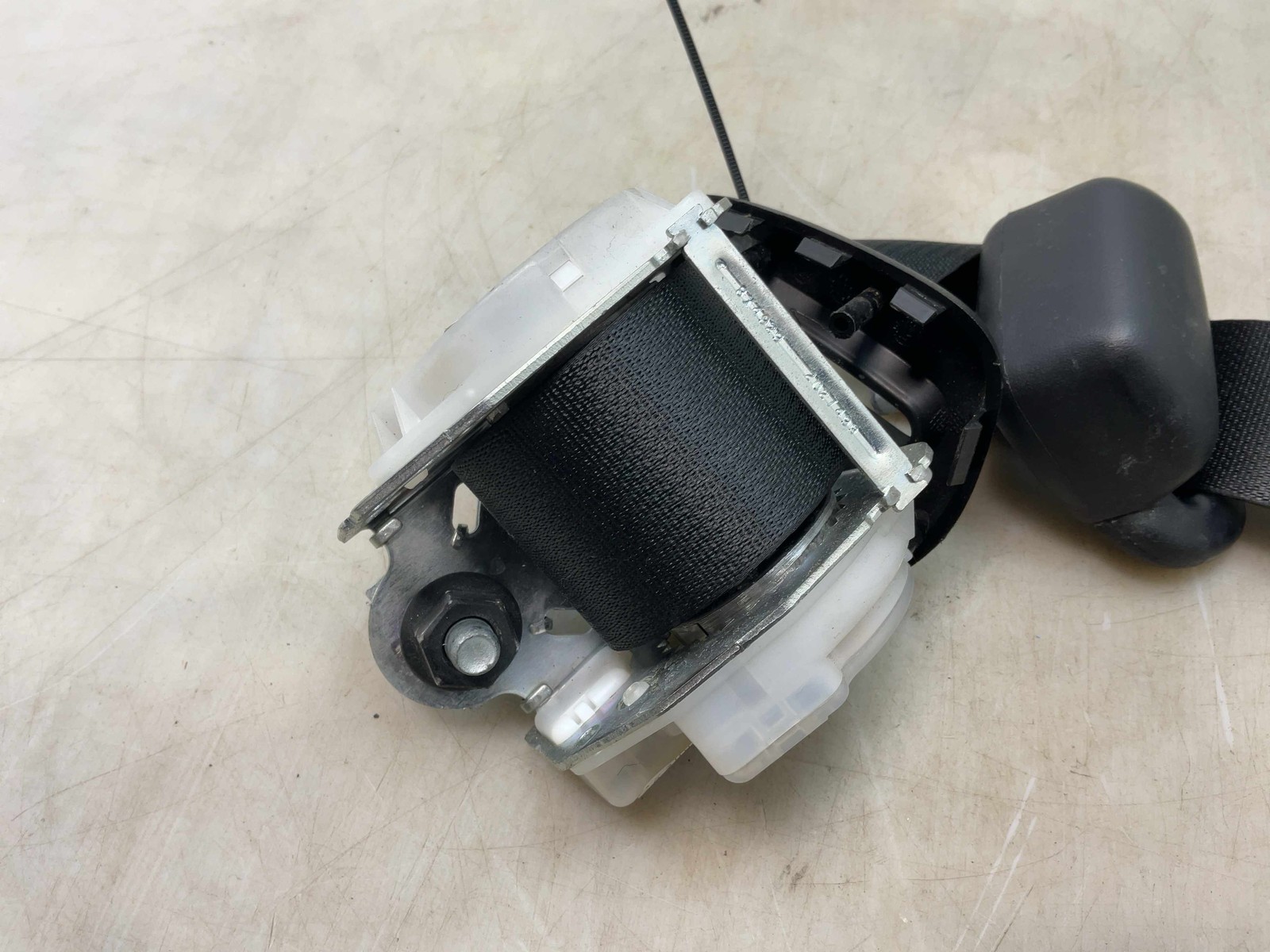 Jeep JK JKU Wrangler 4 Door Passenger Rear Seat Belt Retractor 2011-2017 170004
