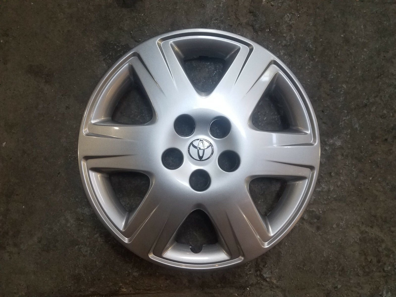 Brand New 2003 2004 2005 2006 2007 2008 Corolla 15″ Hubcap Wheel Cover 61133