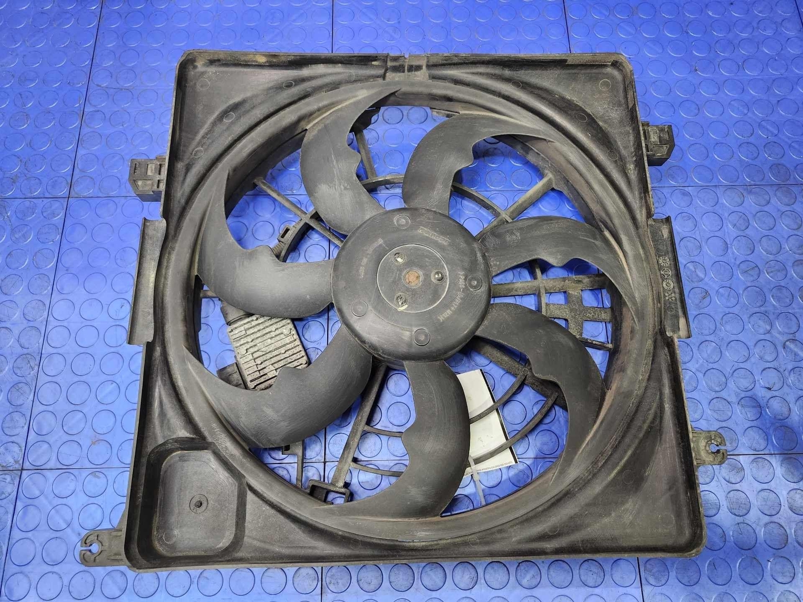 2016-2018 Hyundai Tucson 1.6L Engine Cooling Fan Assembly OEM 25380D3100