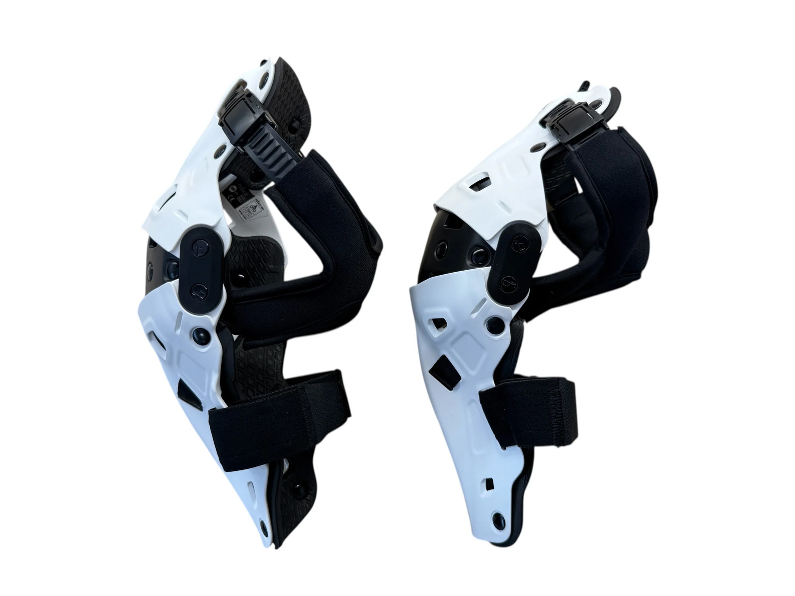 Mobius X8H Hybrid Knee Support Mx (PAIR) White / Black Small / Medium – OPEN BOX