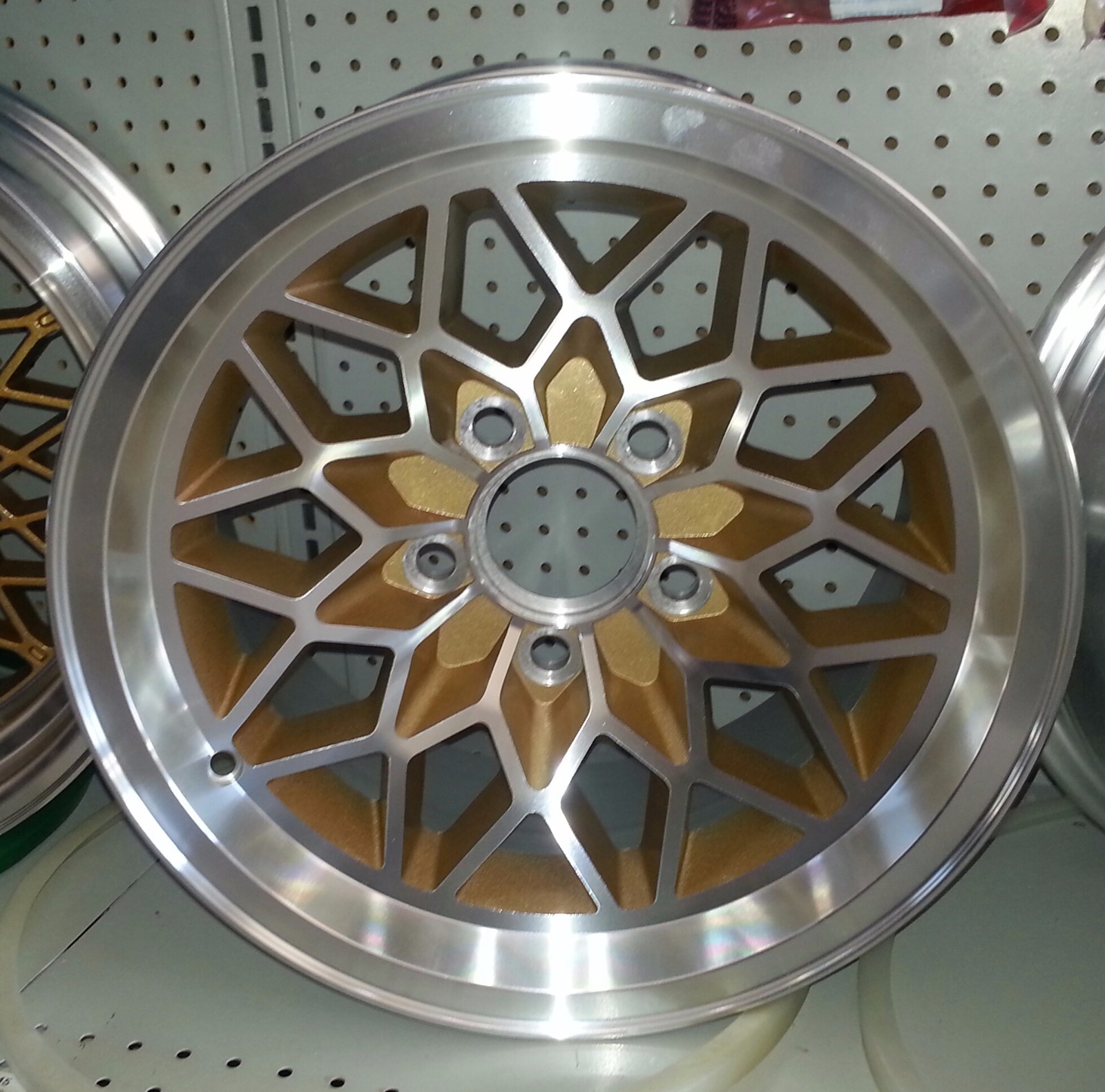 TRANS AM 17X9 INCH SNOWFLAKE WHEELS – CENTER CAPS – LUG NUT SET NEW! GOLD KIT!