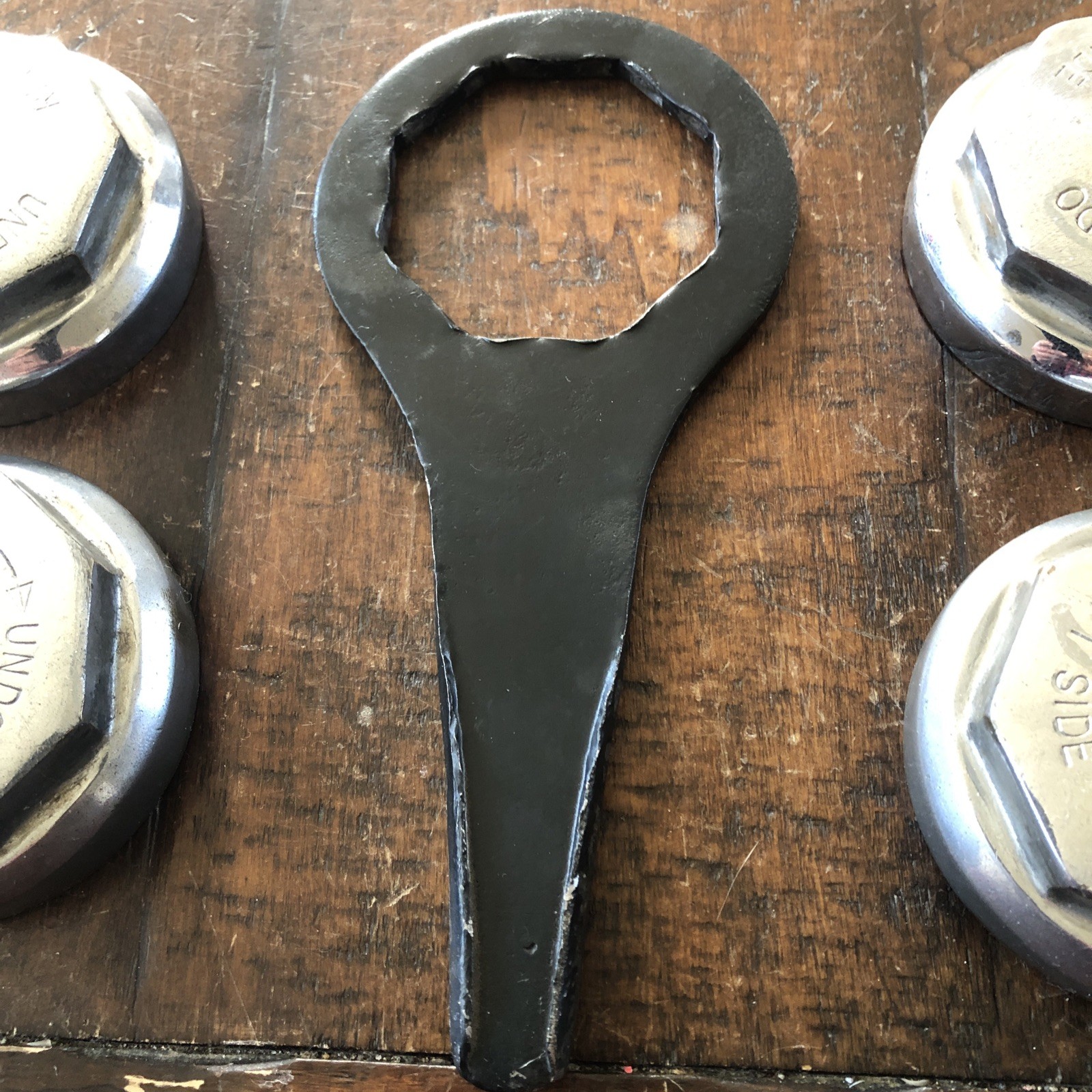4 MGB GT Midget Triumph 8 TPI Chrome Wire Wheel Knock Offs With Wrench