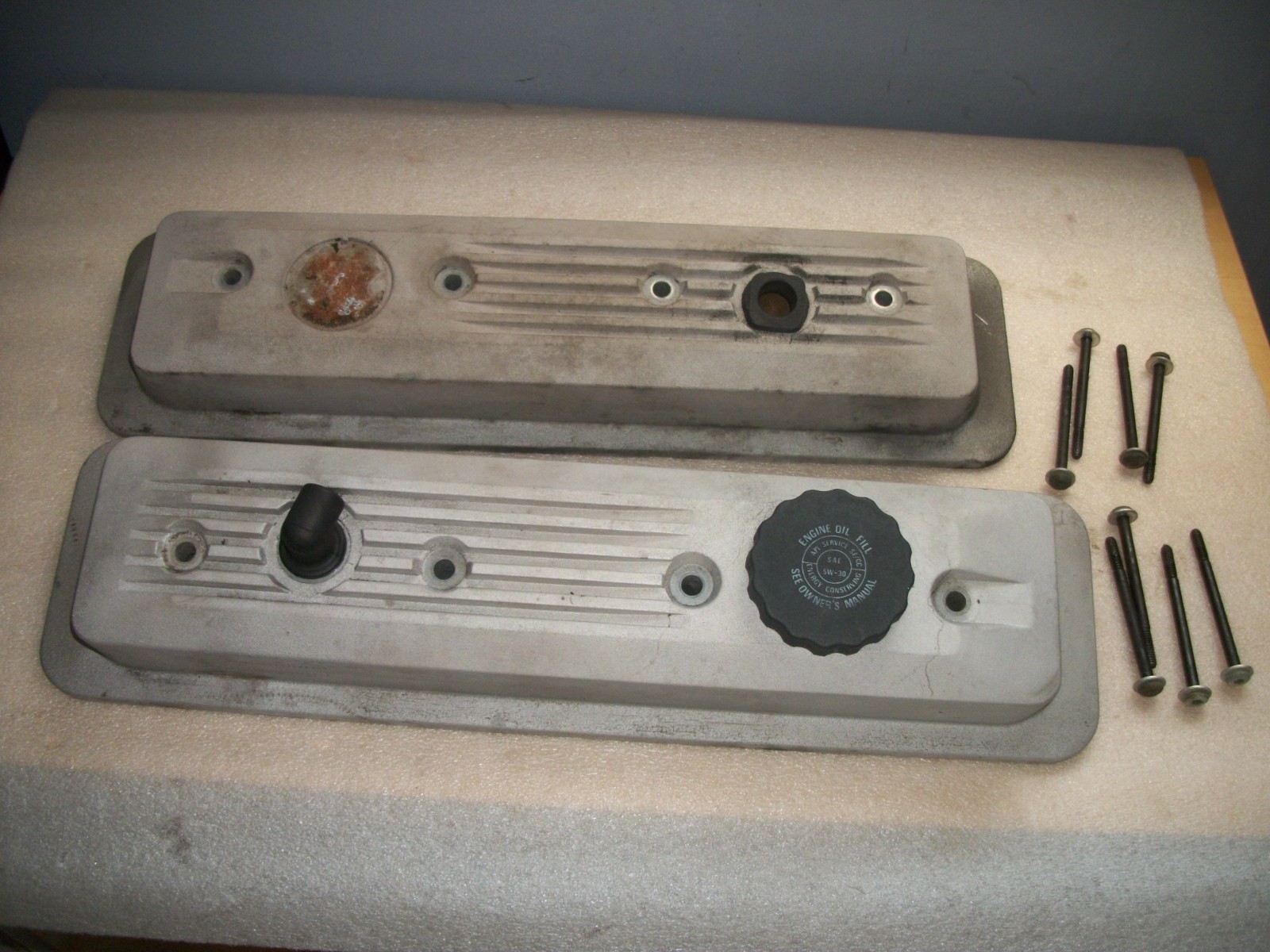 86-92E C4 Corvette Valve Covers Rocker Arm Cover PAIR & Center Bolts Cap 92′ OEM