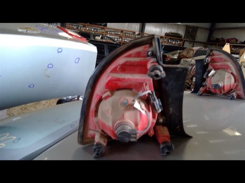 Passenger Tail Light Quarter Panel Mounted Red Lens Fits 08-12 MALIBU 1048578