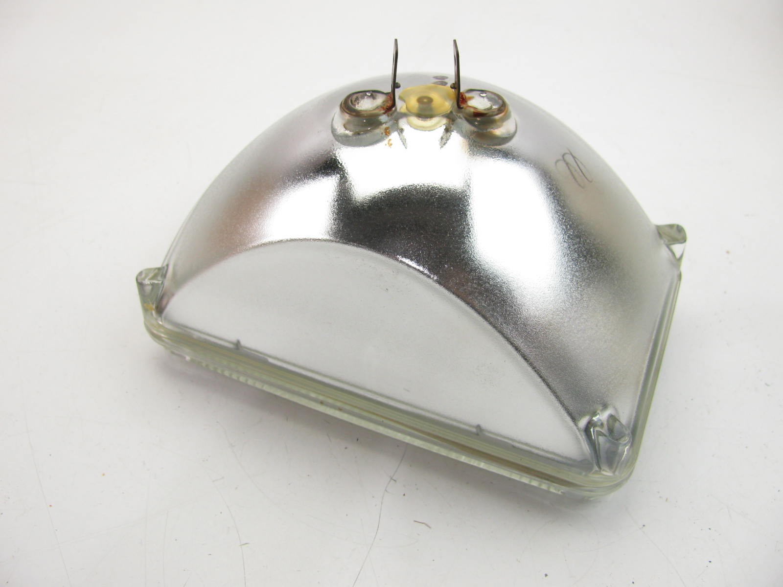 NOS – OEM Ford D7OZ-13007-B Sealed Beam Headlight Headlamp Bulb