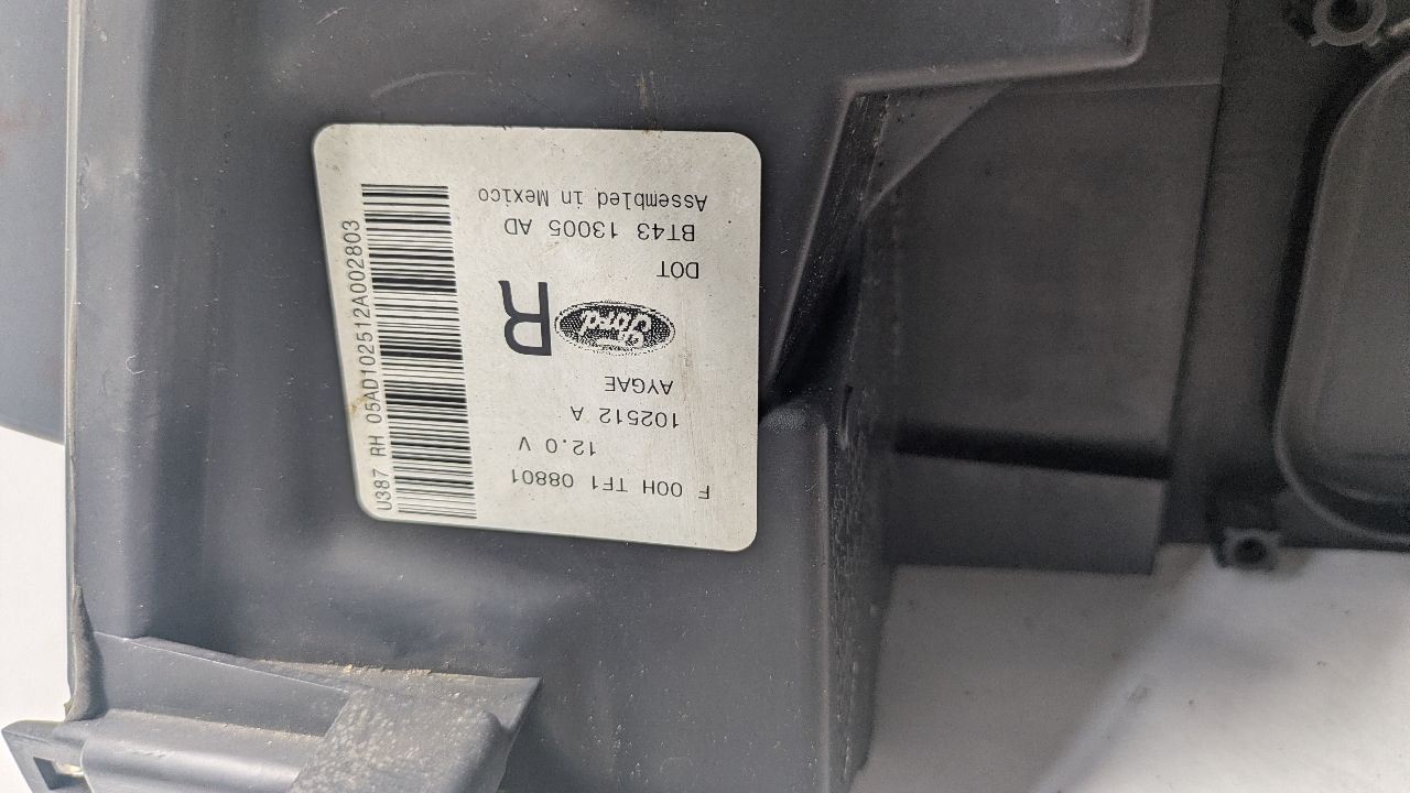 Passenger Headlight Halogen Bright Background Fits 11-14 EDGE 472282