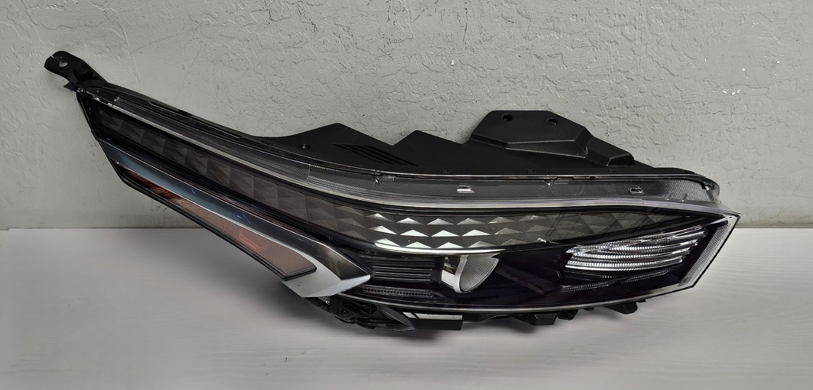 Intact 2022-2024 Kia Forte Right Passenger Headlight Halogen W/LED DRL OEM