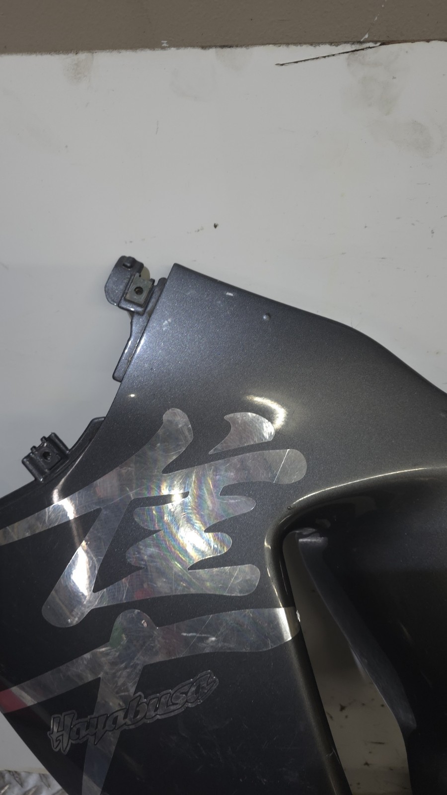 1999-2007 SUZUKI GSX1300r HAYABUSA OEM FACTORY LEFT SIDE FAIRING (SCRATCHES)