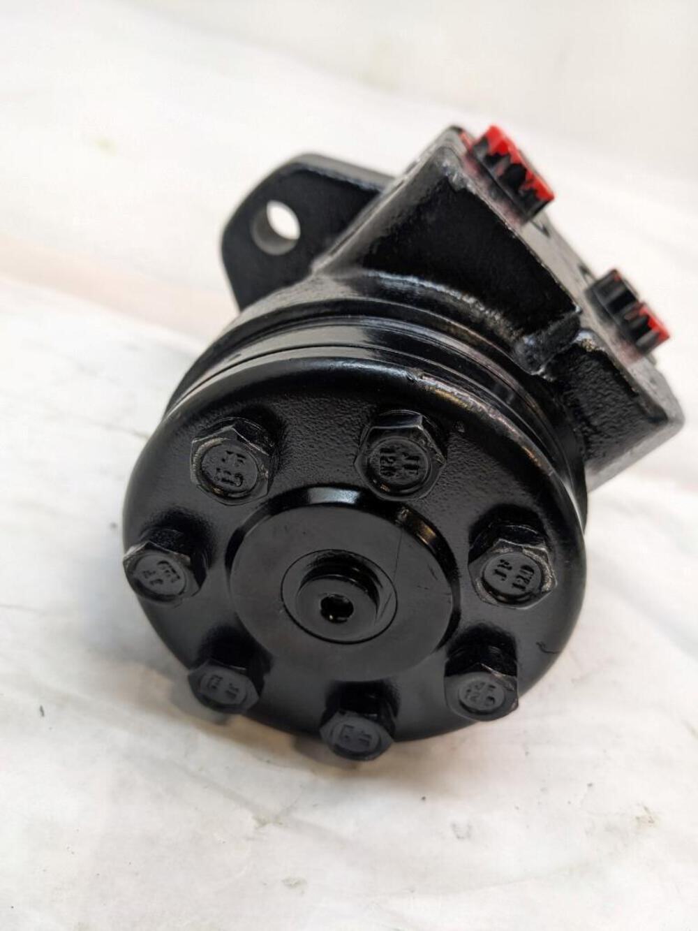 DANFOSS 2″ CUT 7-BOLT ON HYDRAULIC MOTOR Z231602742AP NEW R11