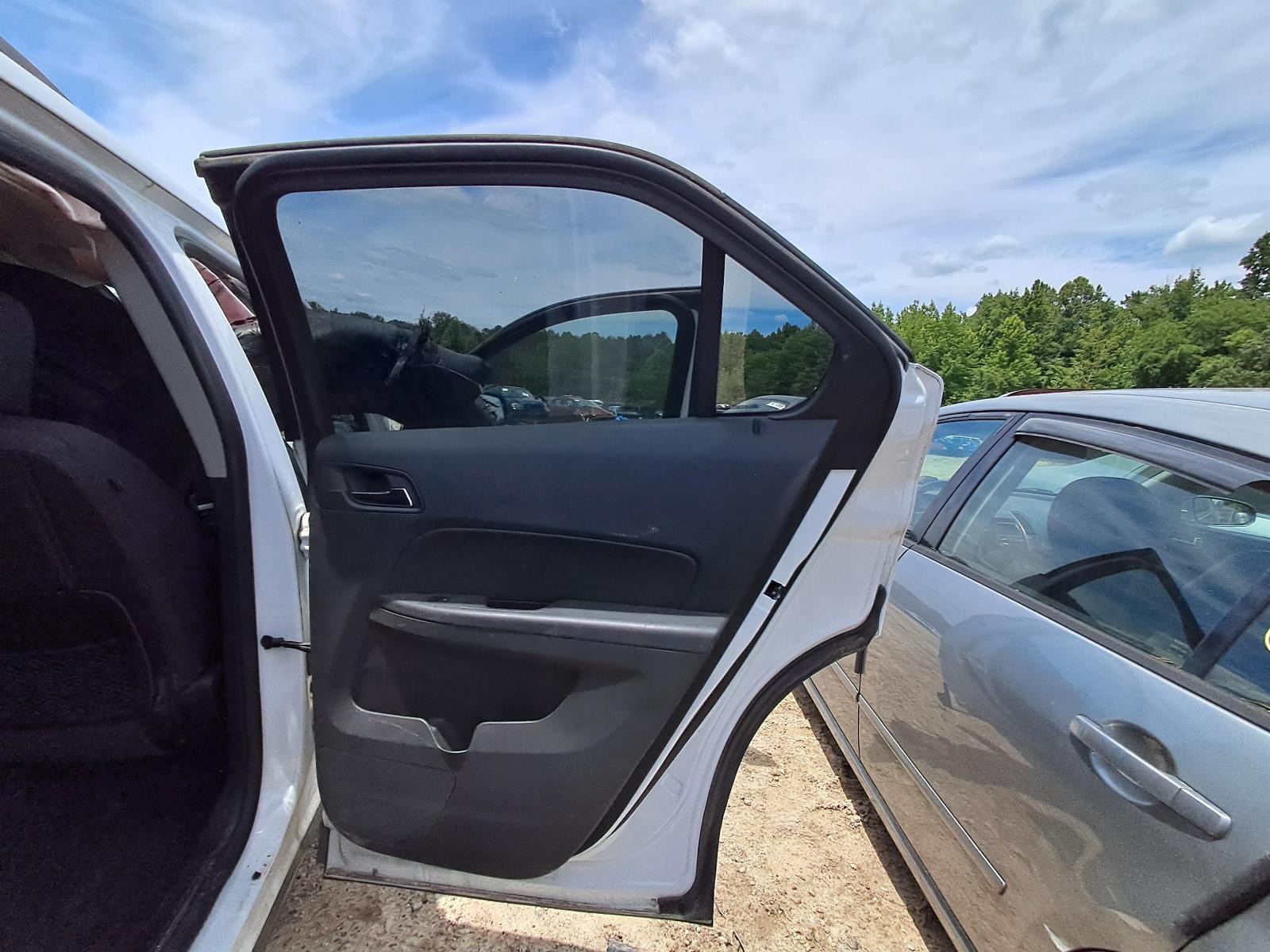 Used Front Right Door Assembly Front fits: 2015 Chevrolet Equinox Front Right Gr