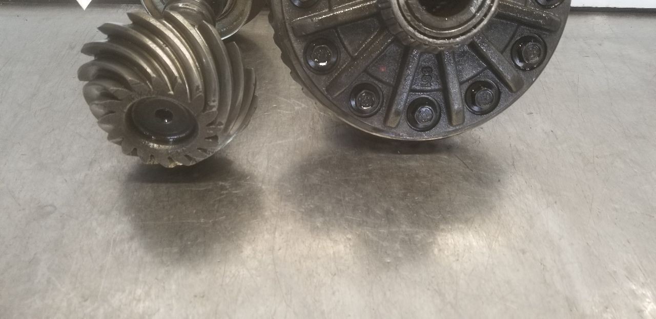 19 NISSAN TITAN REAR AXLE RING GEAR AND PINION 2.937 RATIO ELECTRIC LOCKING