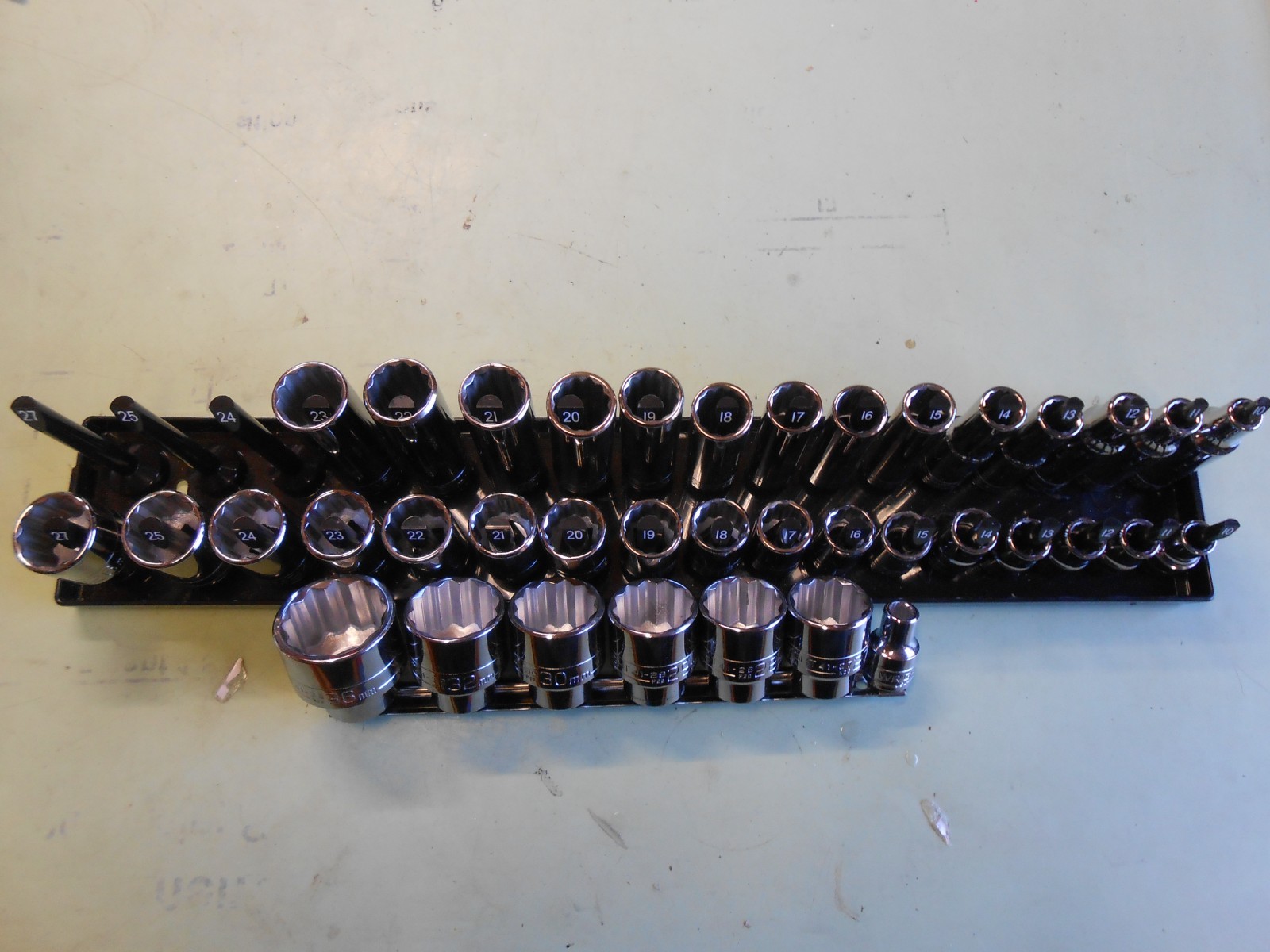 Wright Tool 1/2″ Dr 12 Pt Metric Standard and Deep Socket Set (38-Pc) with Tray