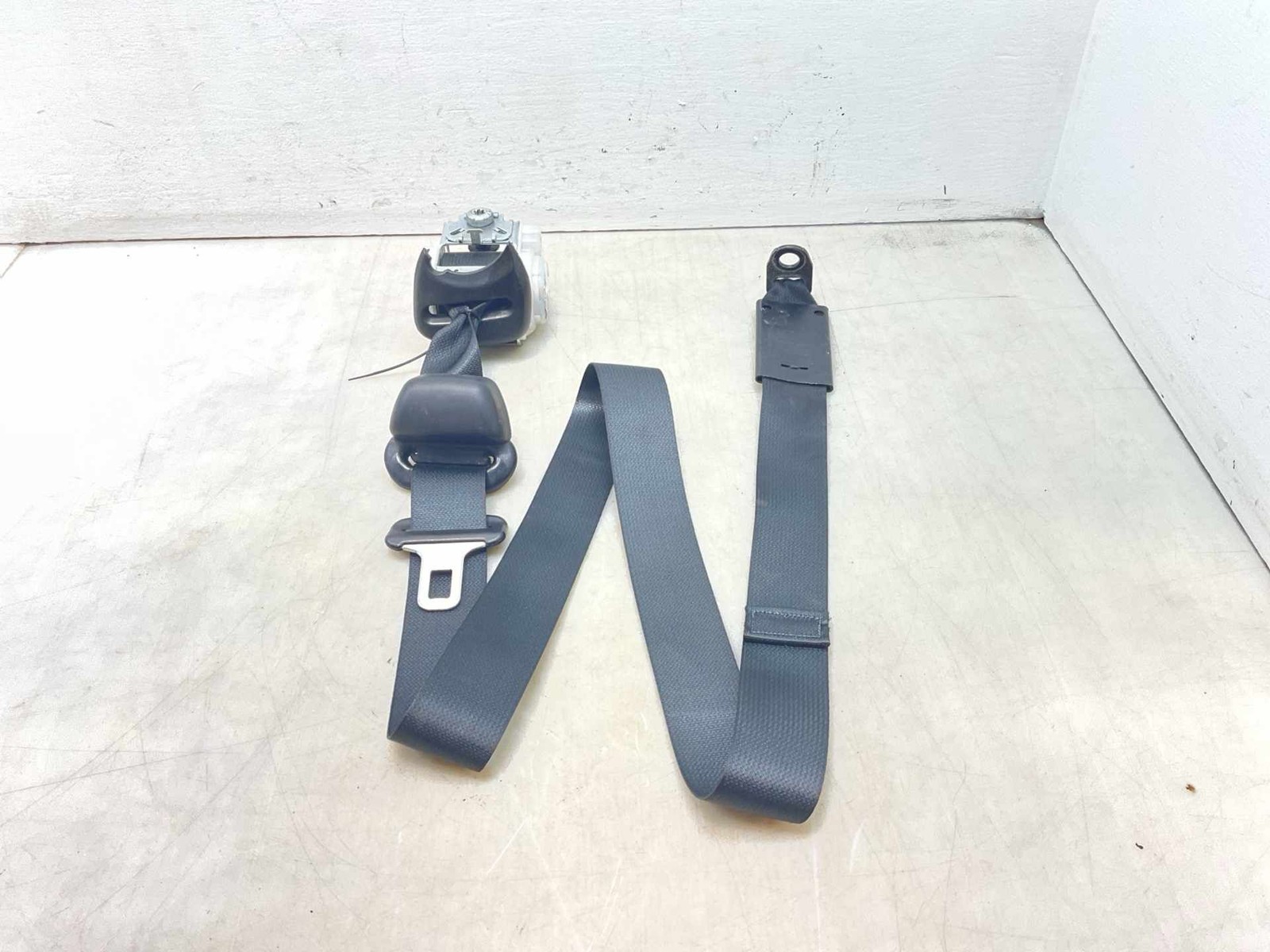 Jeep JK JKU Wrangler 4 Door Passenger Rear Seat Belt Retractor 2011-2017 170004