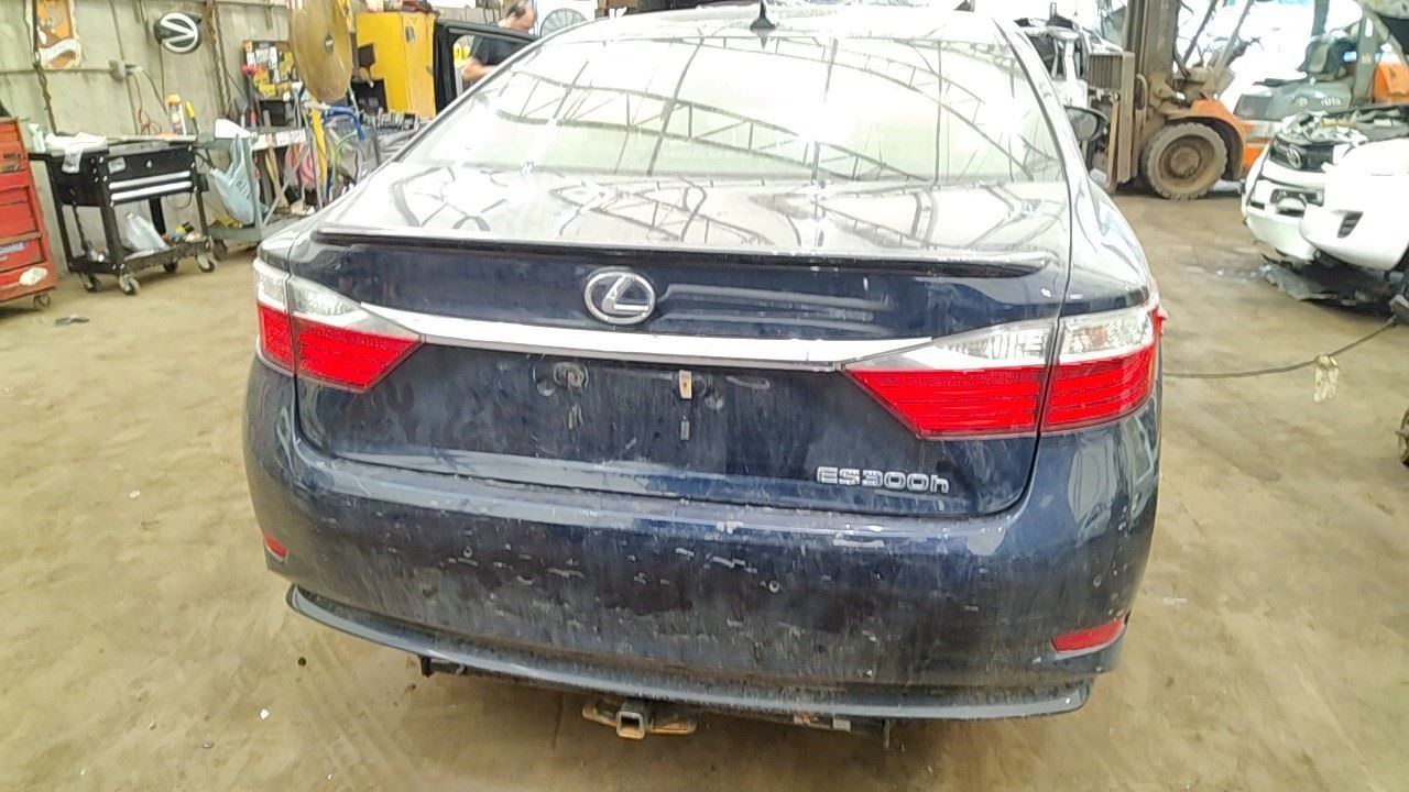 Chassis ECM Suspension TPMS Right Hand Dash Fits 13 LEXUS ES300H 7253909