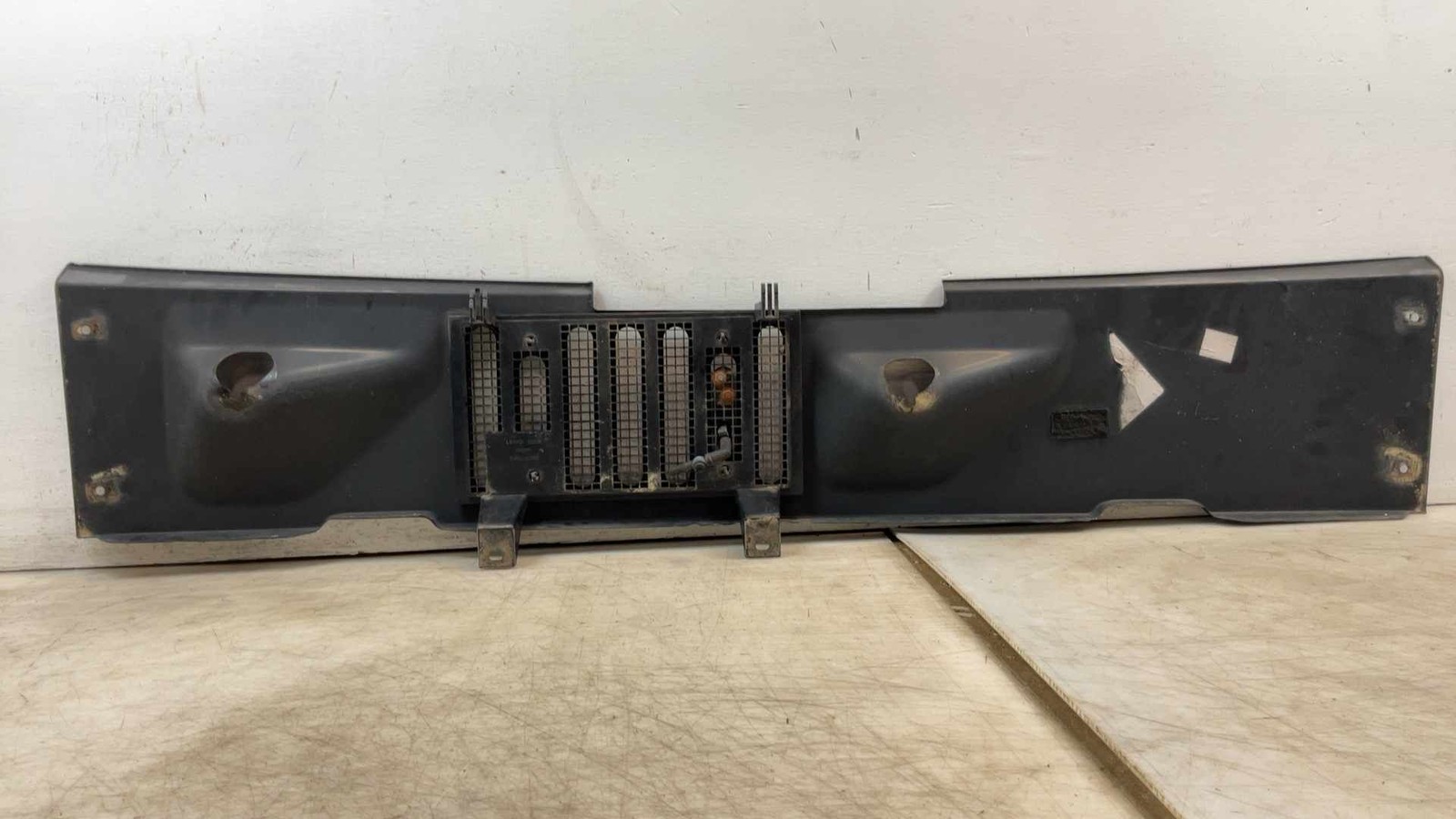 Jeep Wrangler JK OEM Center Cowl Vent Panel PX8-Black 2007-2017 173875