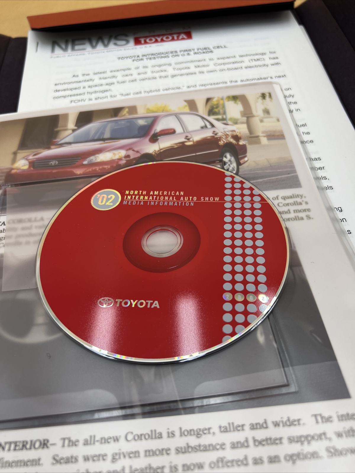 2002 TOYOTA NORTH AMERICAN INTERNATIONAL AUTO SHOW PRESS MEDIA KIT BOOK CATALOG