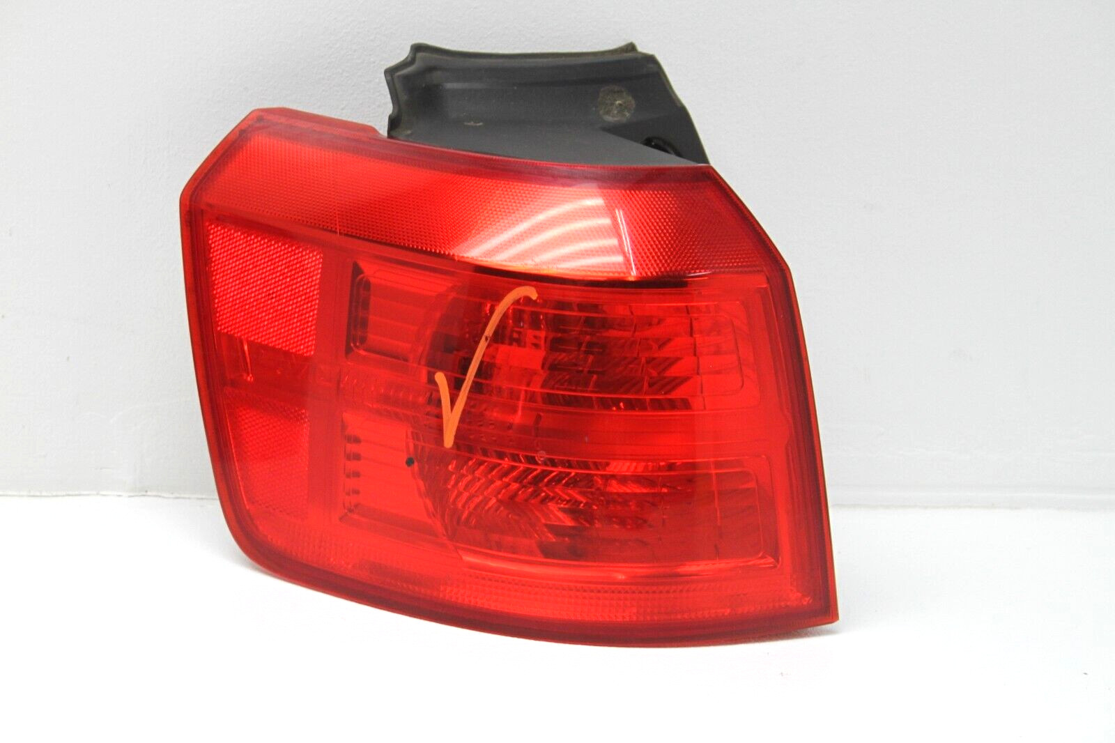 2010-2014-2017 GMC TERRAIN REAR DRIVER LEFT QUARTER TAIL LIGHT TAIL LAMP OEM 65B