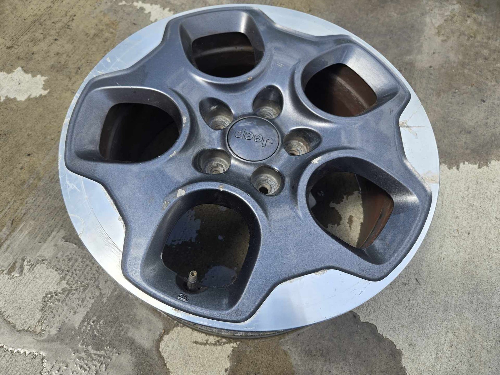 2015 – 2018 JEEP RENEGADE WHEEL 16X6-1/2 ALUMINUM 5 SPOKE *SCRATCHES* 5XA64LAUAA