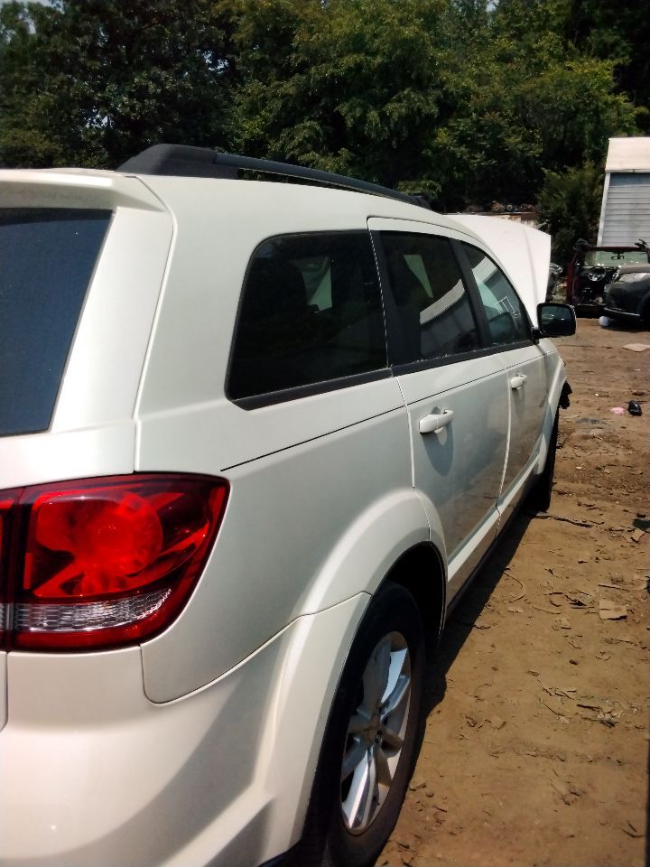 Used Right Door Mirror fits: 2013 Dodge Journey Power manual folding heated pain