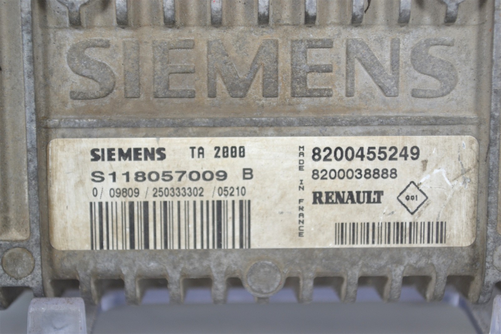 8200038888 Renault Scenic/PEUGEOT 1999-2003 Engine Control Unit ECU 14K1 208 B4