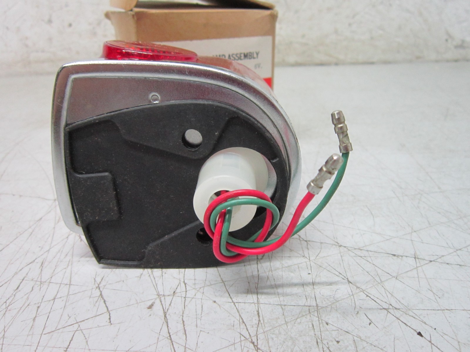 Superior Tail Lamp Assembly 6V R-1691 Dixie Int.