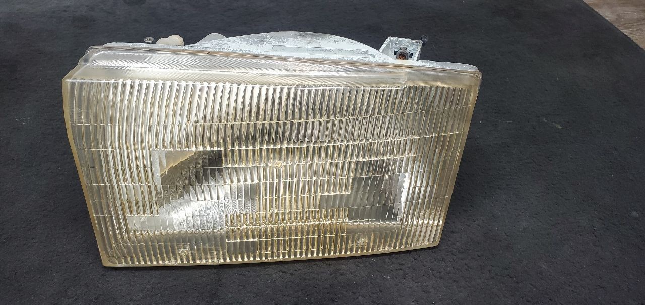 Driver Headlight Lined Center Headlamp Lens Fits 01 EXCURSION 1205726