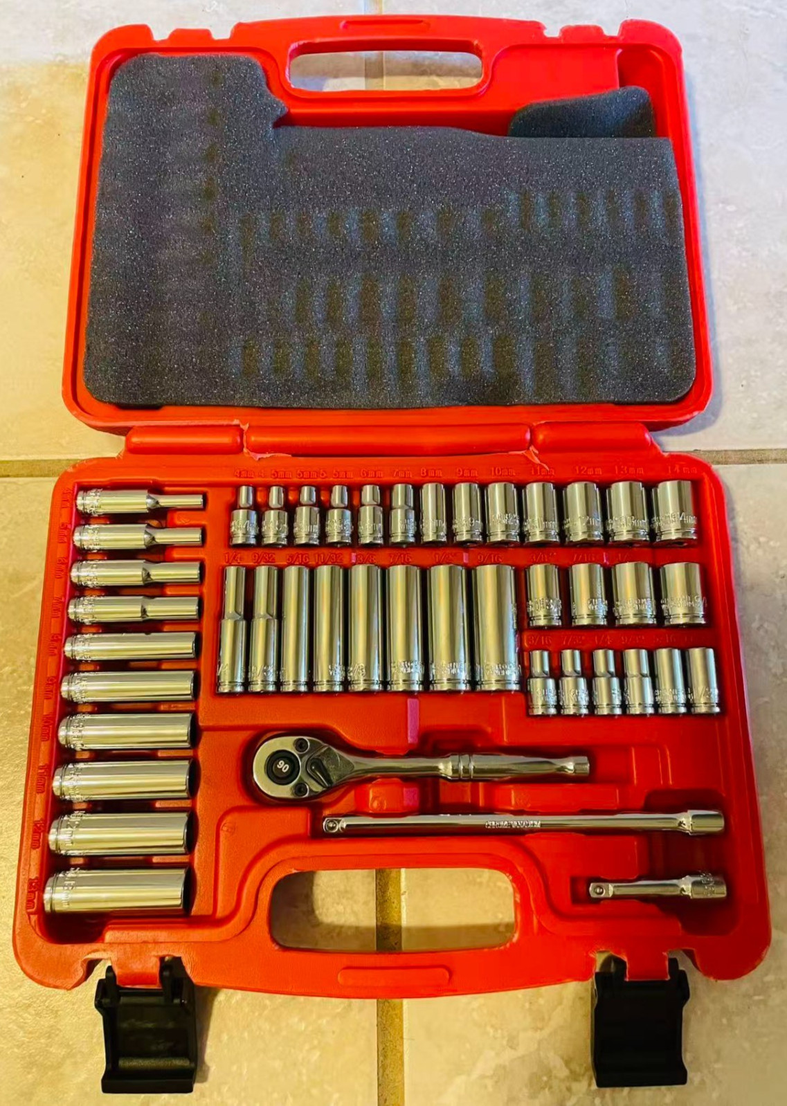 44-Piece 1/4 Inch Drive SAE (3/16 in – 9/16 in) & Metric (4 mm-14 mm) Socket Set