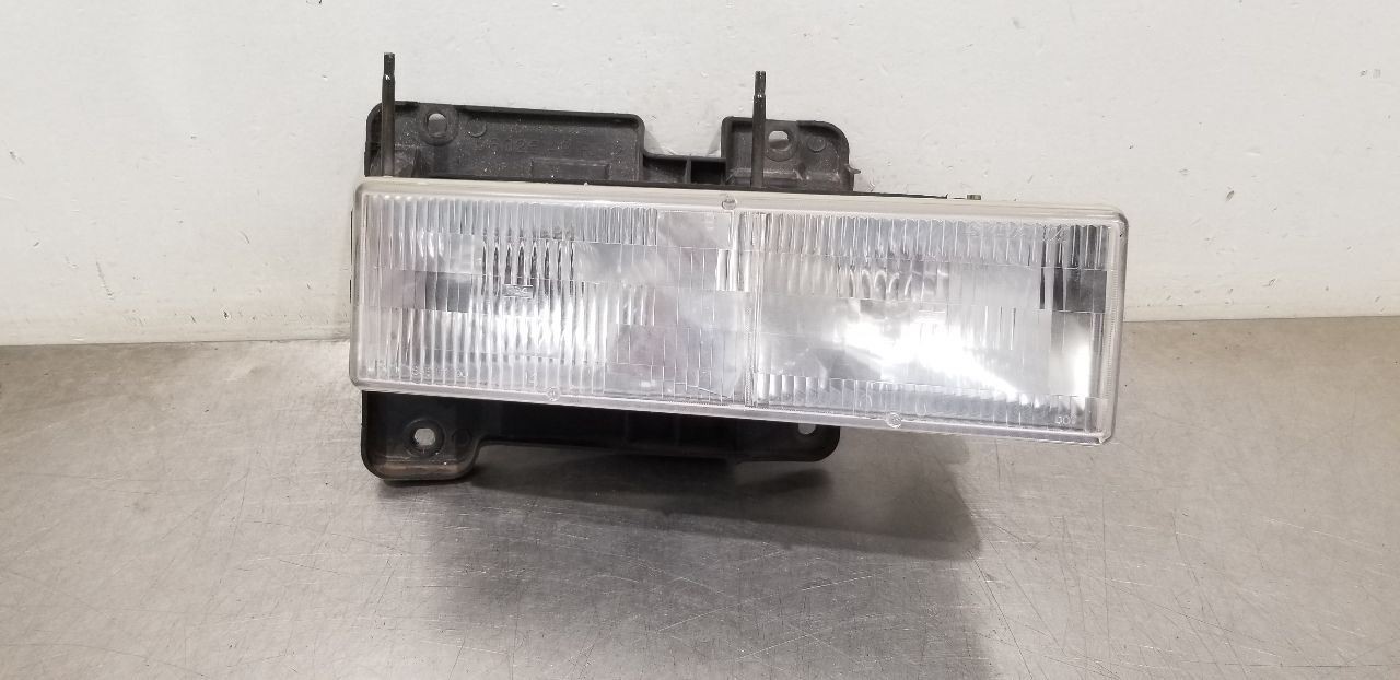 98 CHEVY SUBURBAN 2500 HEADLIGHT HEADLAMP RIGHT PASSENGER COMPOSITE
