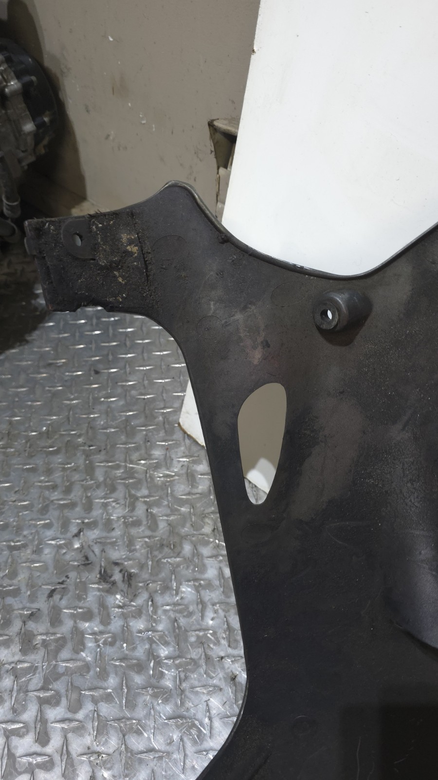 1999-2007 SUZUKI GSX1300r HAYABUSA OEM FACTORY LEFT SIDE FAIRING (SCRATCHES)