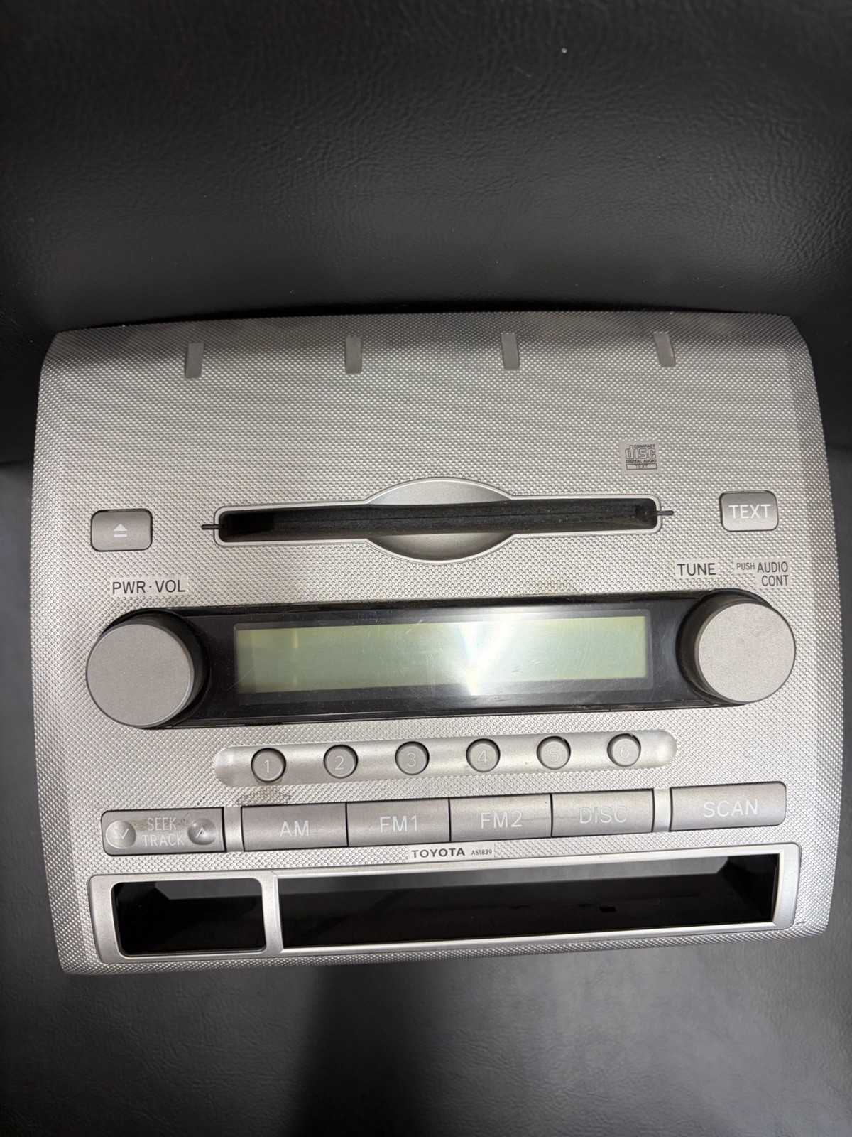 07-08 Toyota Tacoma OEM HeadUnit Part 86120-04140 AMFM CD Receiver Stereo A51839