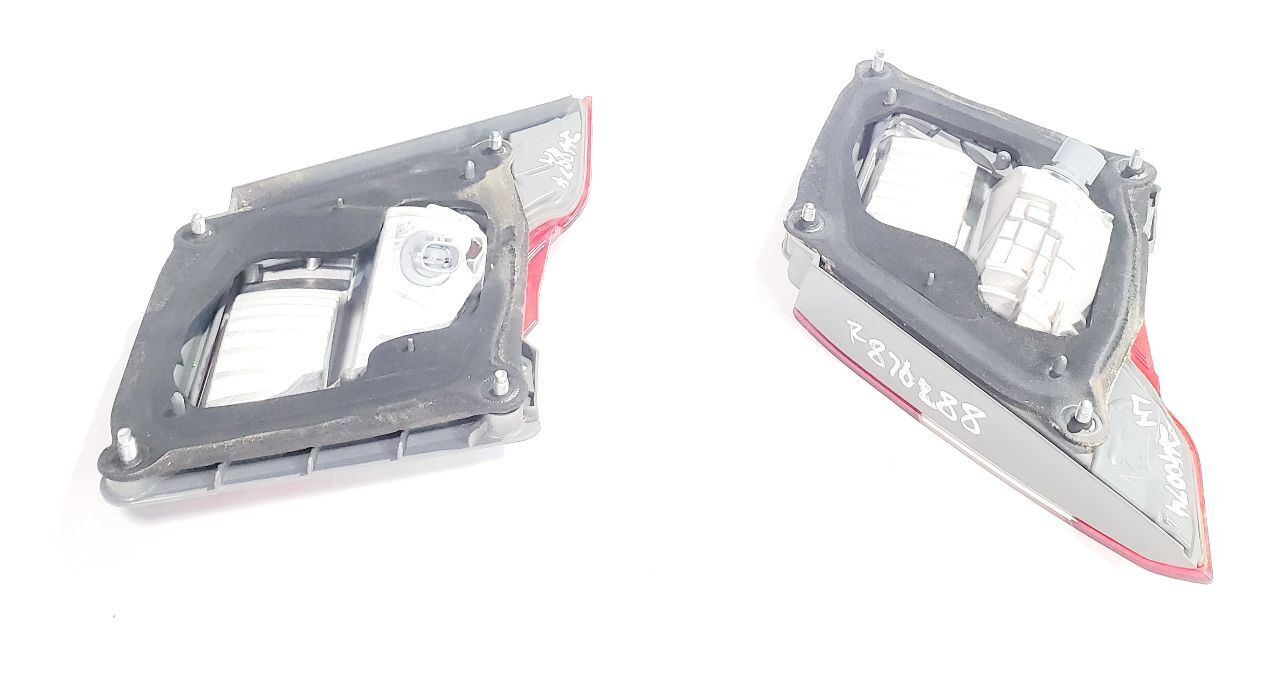 2011 2012 2013 Infiniti M56 OEM Pair Of Trunk Lid Mounted Taillight