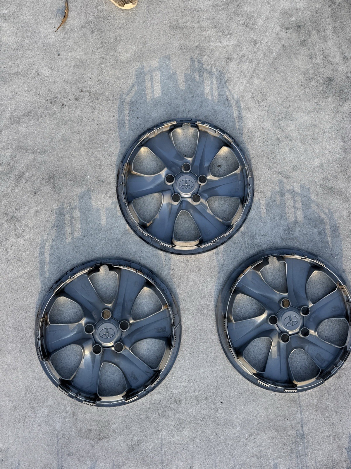 OEM Toyota Rav4 Hubcaps (Set of 3, Silver, 2019-2025 – Part #426020r040)