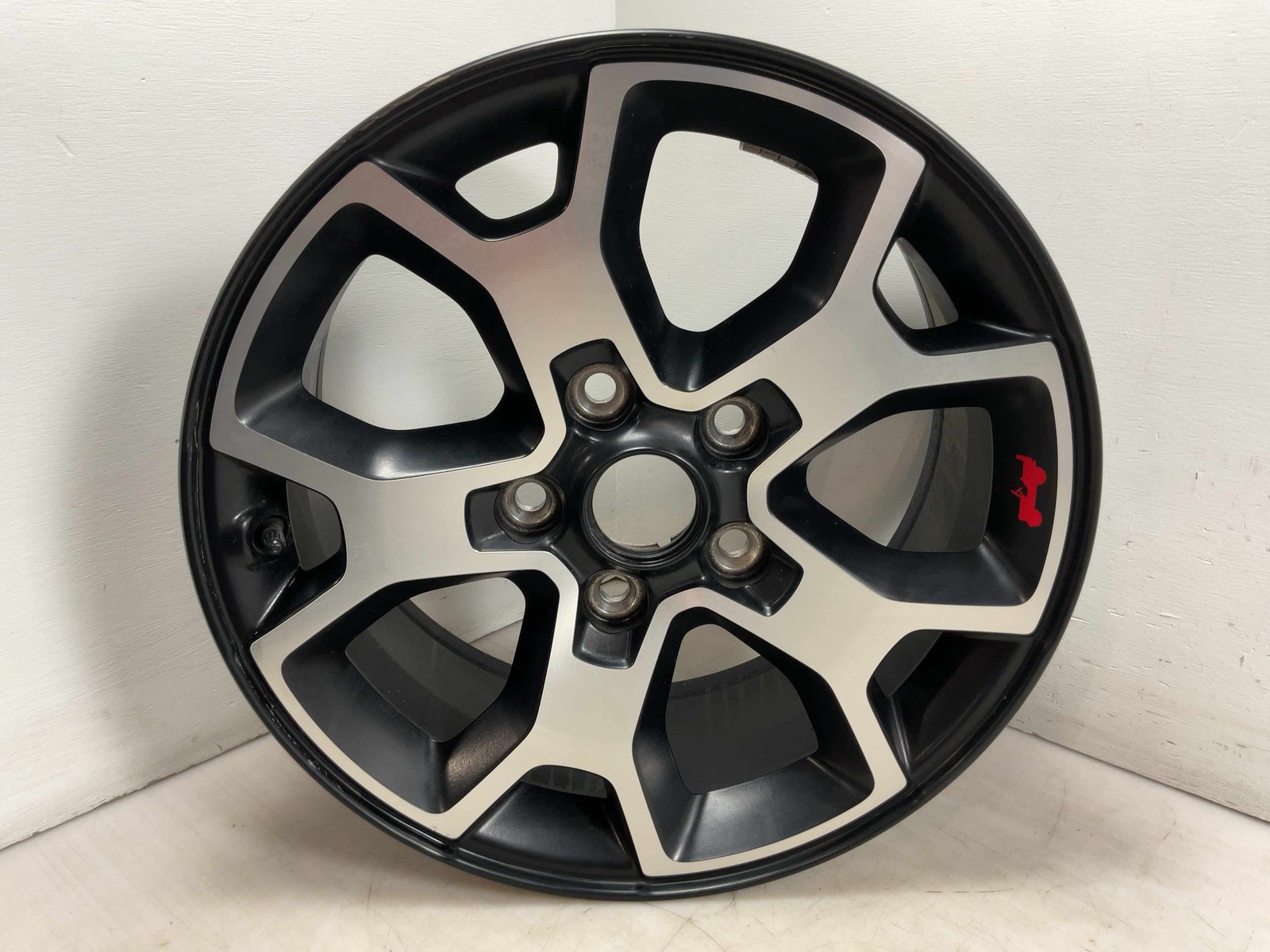 Used Wheel fits: 2021 Jeep Wrangler 17×7-1/2 5 spoke aluminum Y spoke machined f