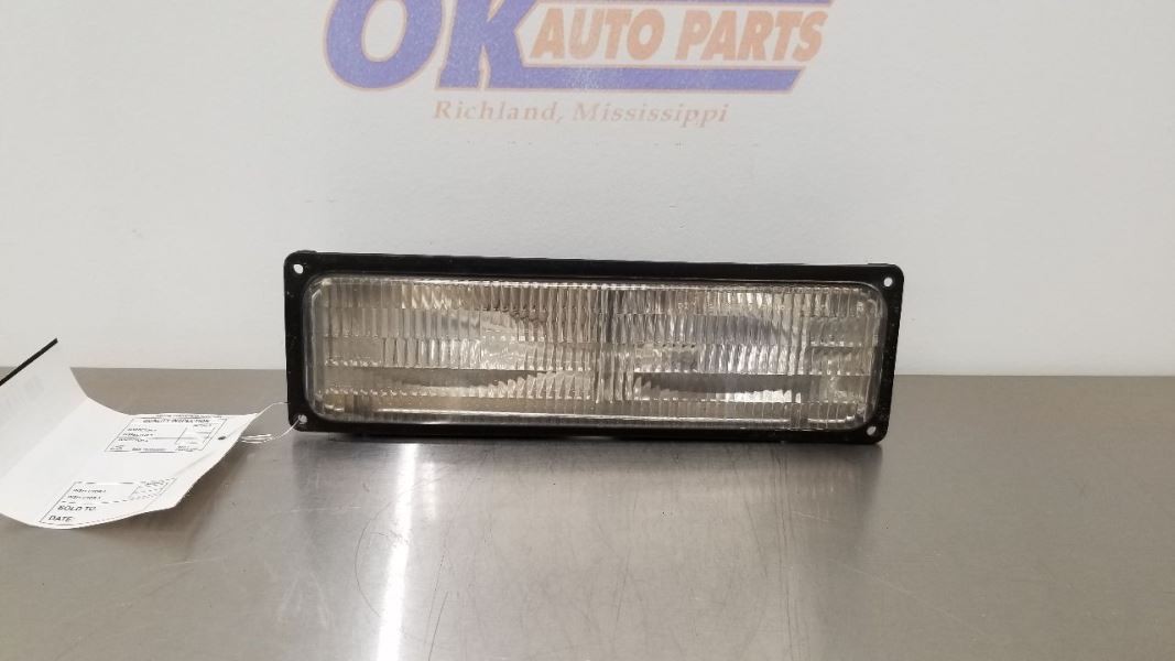 95 GMC TRUCK 1500 COMPOSITE PARK LIGHT LAMP TURN SIGNAL RIGHT PASSENGER