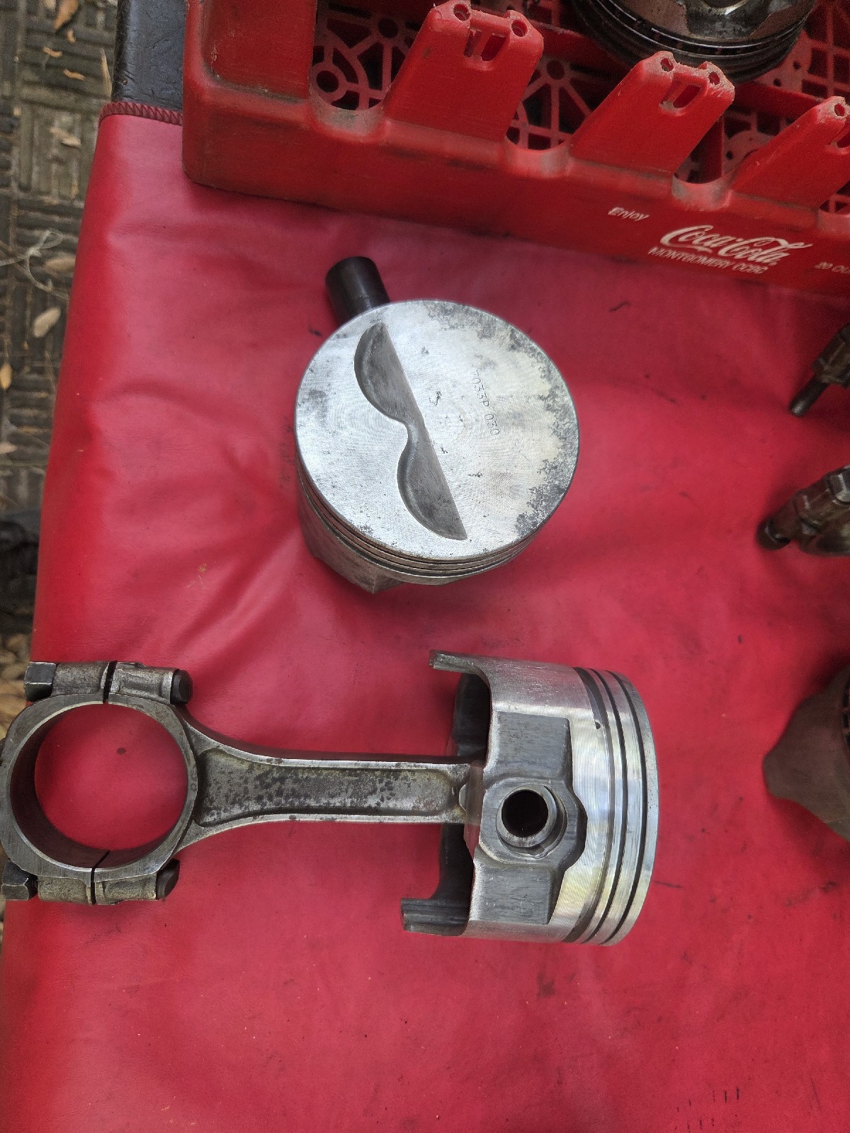 Chevy Speed Pro 350 Small Block 0.30 Flat Top Pistons w/ 2 Eyebrows 7033P (2)