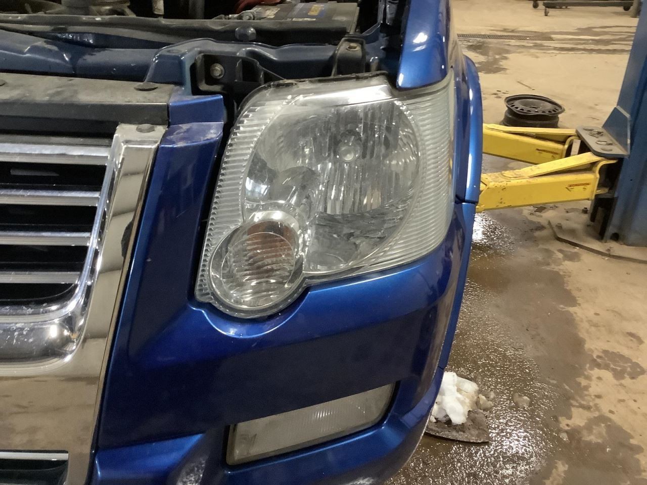 Driver Left Headlight Clear Background Fits 06-10 EXPLORER 355126