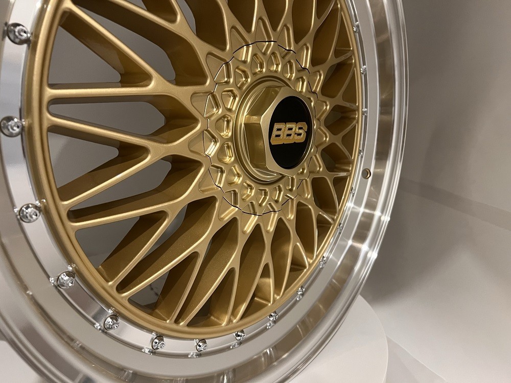 135 18 inch Gold Rim fits 5×100 CB74.1