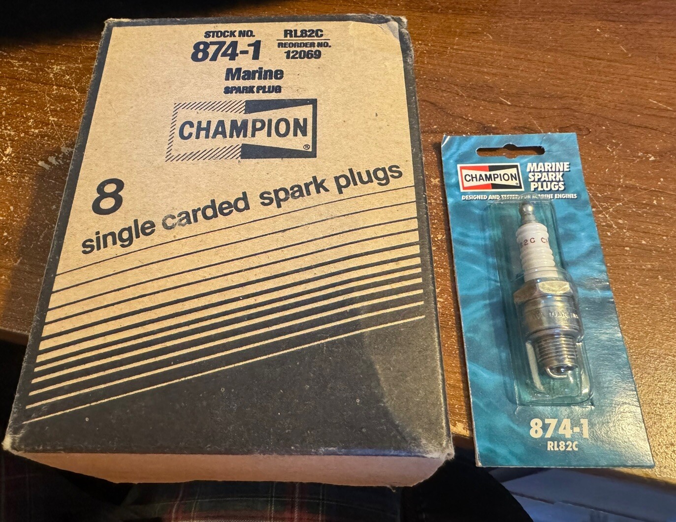 New Champion 874-1 RL82C Spark Plug Box of 8 Sealed