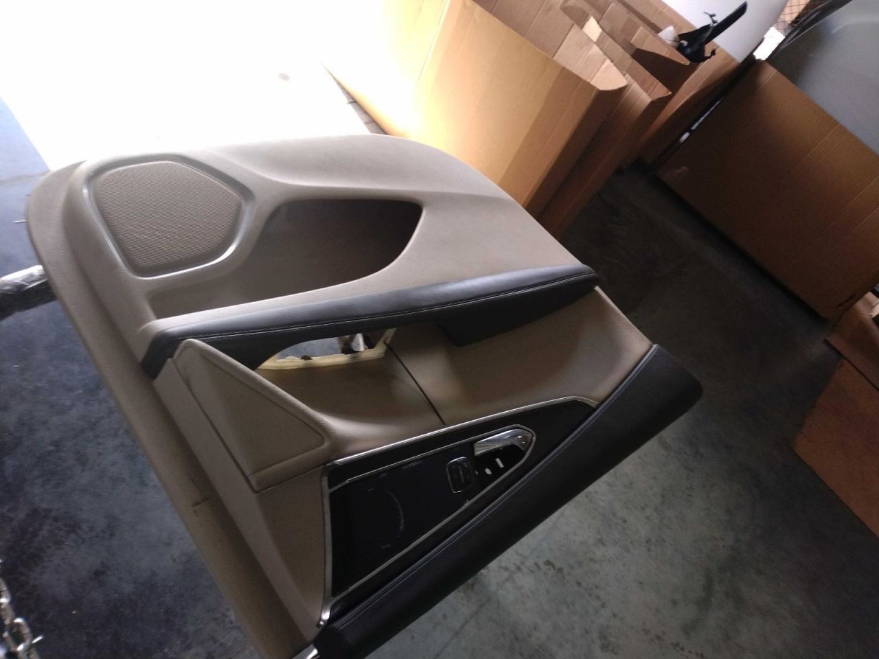 MKX 2018 Front Door Trim Panel 555530
