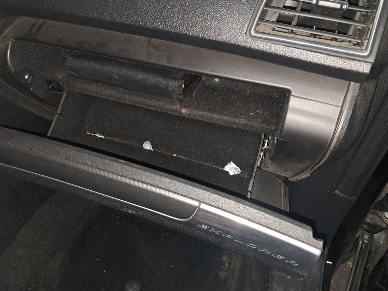 EXPLORER 2017 Glove Box 1608753