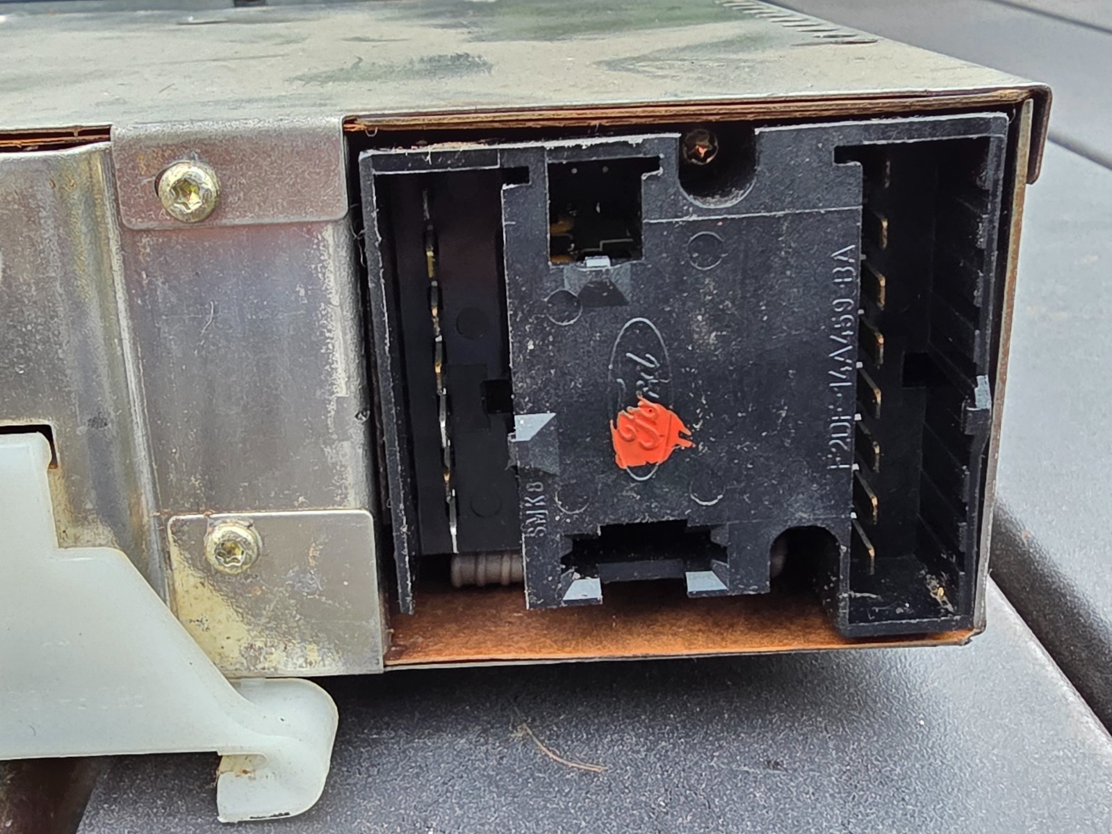 1990’s FORD MUSTANG THUNDERBIRD F150 AM/FM CASSETTE HEAD UNIT F68F-19B132-CA OEM