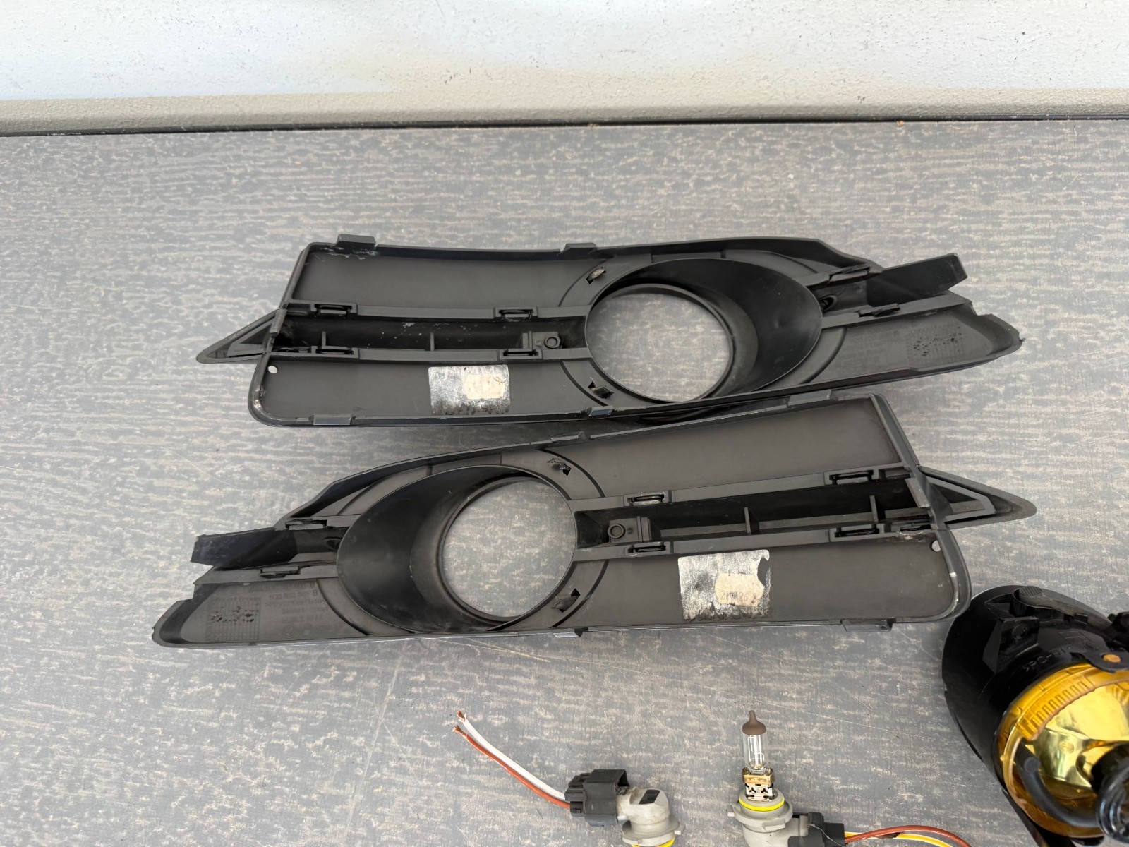 2007-2010 VW EOS OEM front Left & Right Fog Lights & Covers BLACK #888