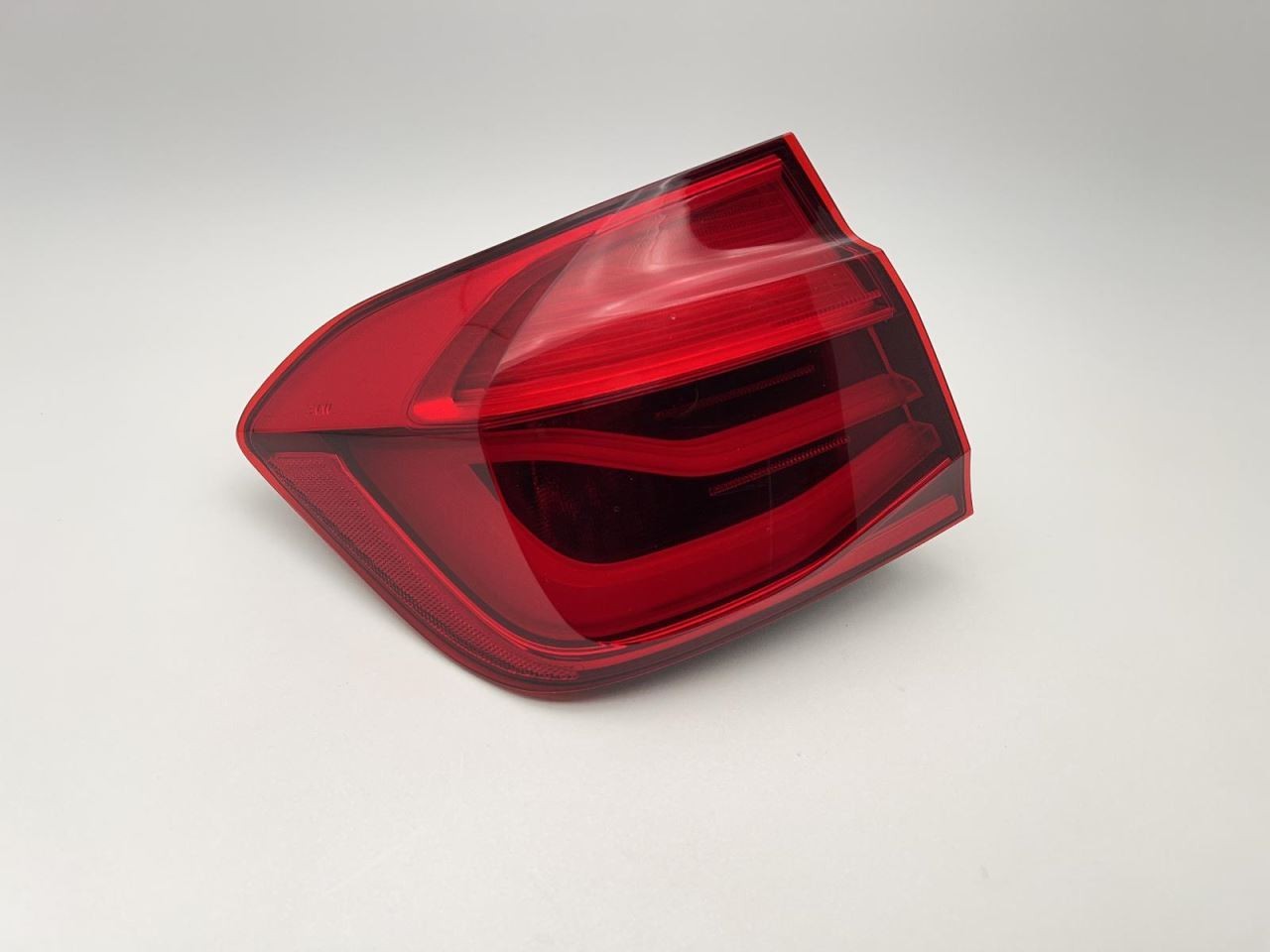 2017-2018 BMW 330i LEFT TAILLIGHT QUARTER MOUNTED 2.0L AT AWD 122K xDRIVE 63812