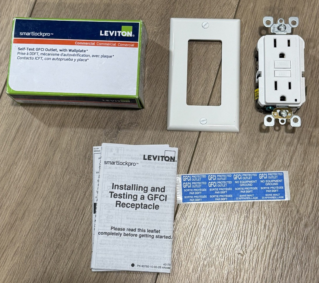 Leviton 15 Amp SmartlockPro Self-Test Slim GFCI Outlet w/ Wallplate, White NIB