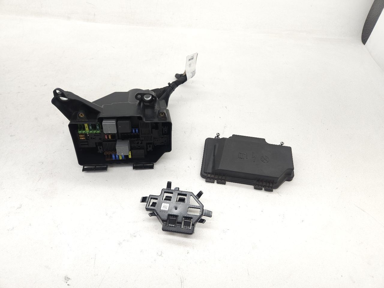 17-23 Mercedes E450 W213 Driver Left Side Main Engine Relay Fuse Box