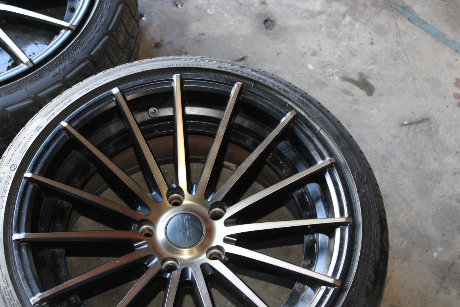 Set of 4 Alloy Wheels OZ Racing 18×8.5 18×9.5 5×120 ET40 2 Piece