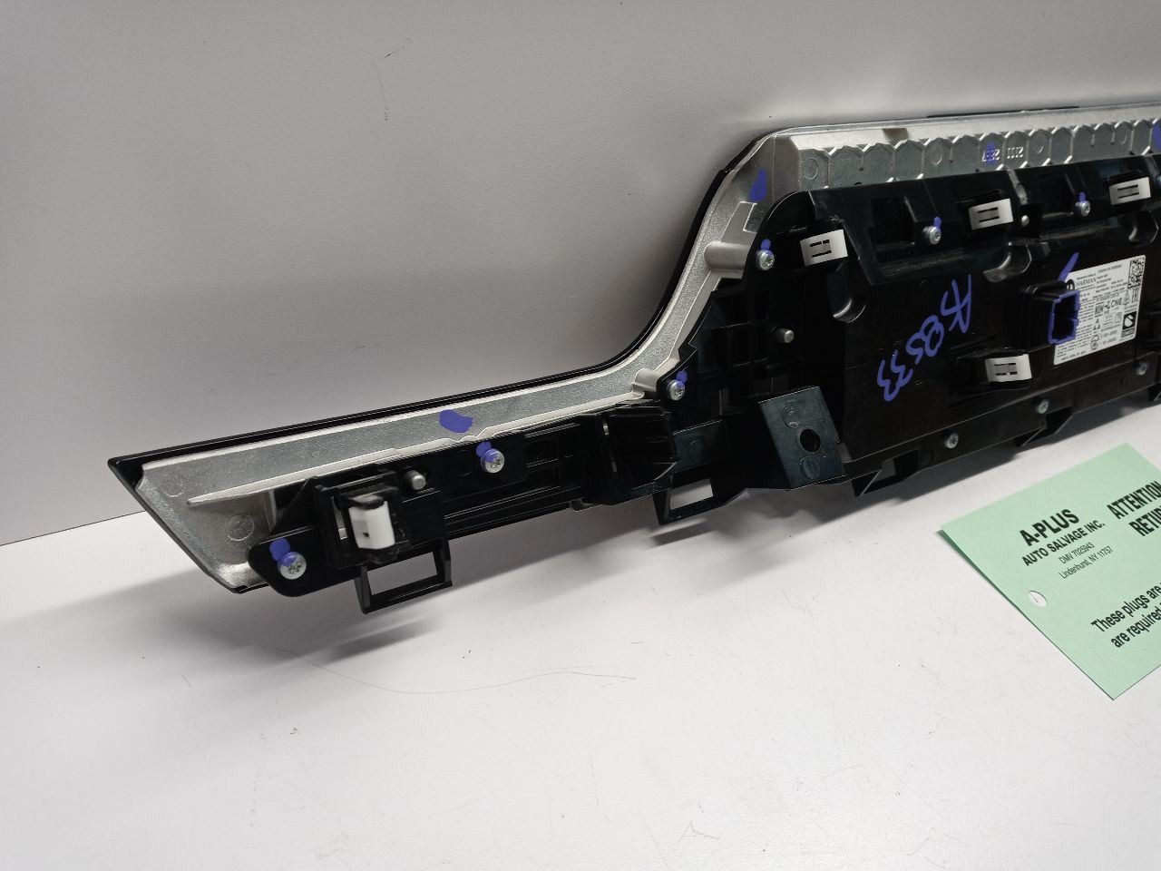 2022 Grand Cherokeee OEM Passenger Display Screen ID 68428545AI Fits 2022-2025