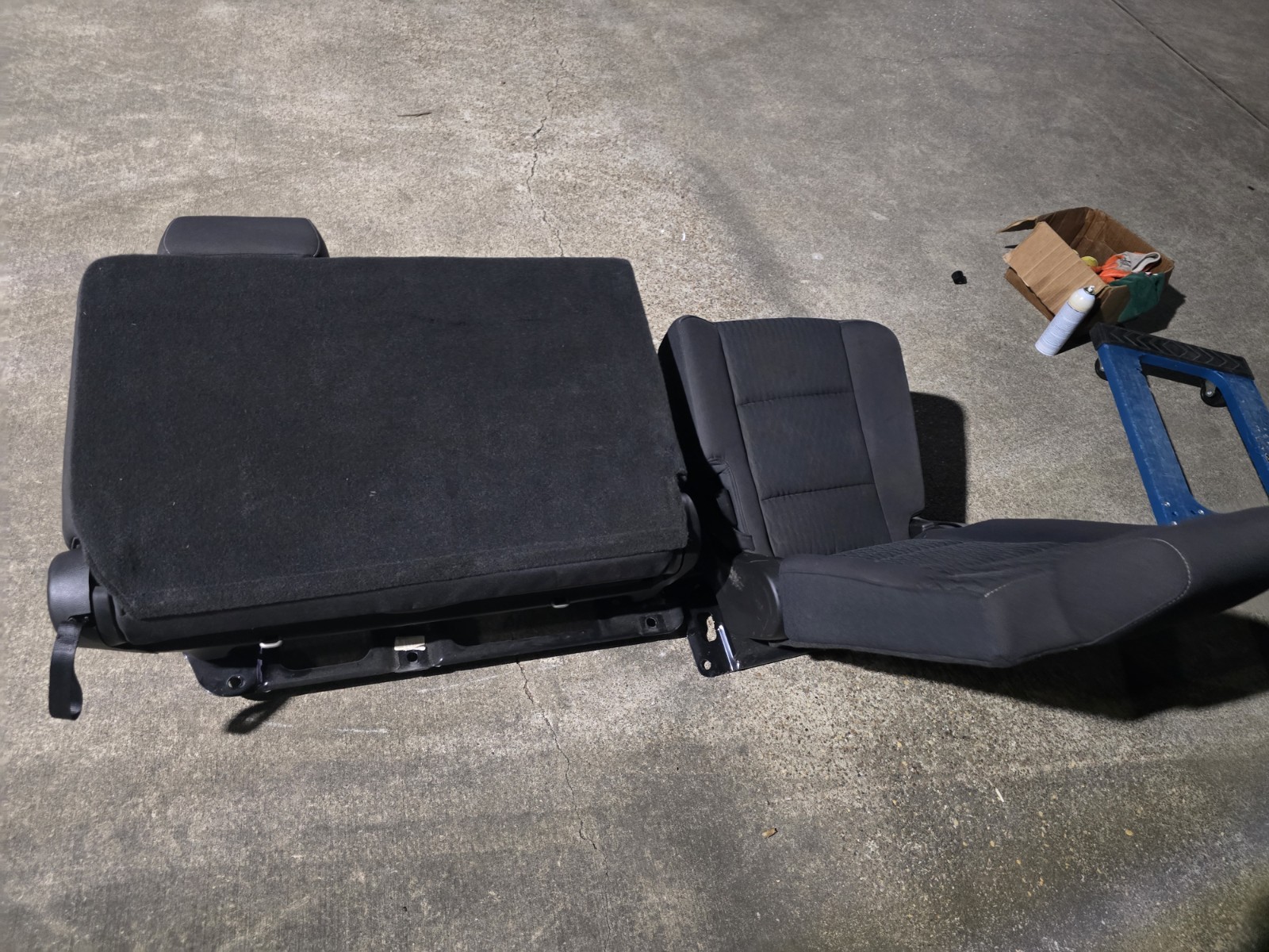 2015-2020 YUKON TAHOE 2nd Seat Bla SPLIT BENCH; CLOth LOCAL PICK UP ONLY