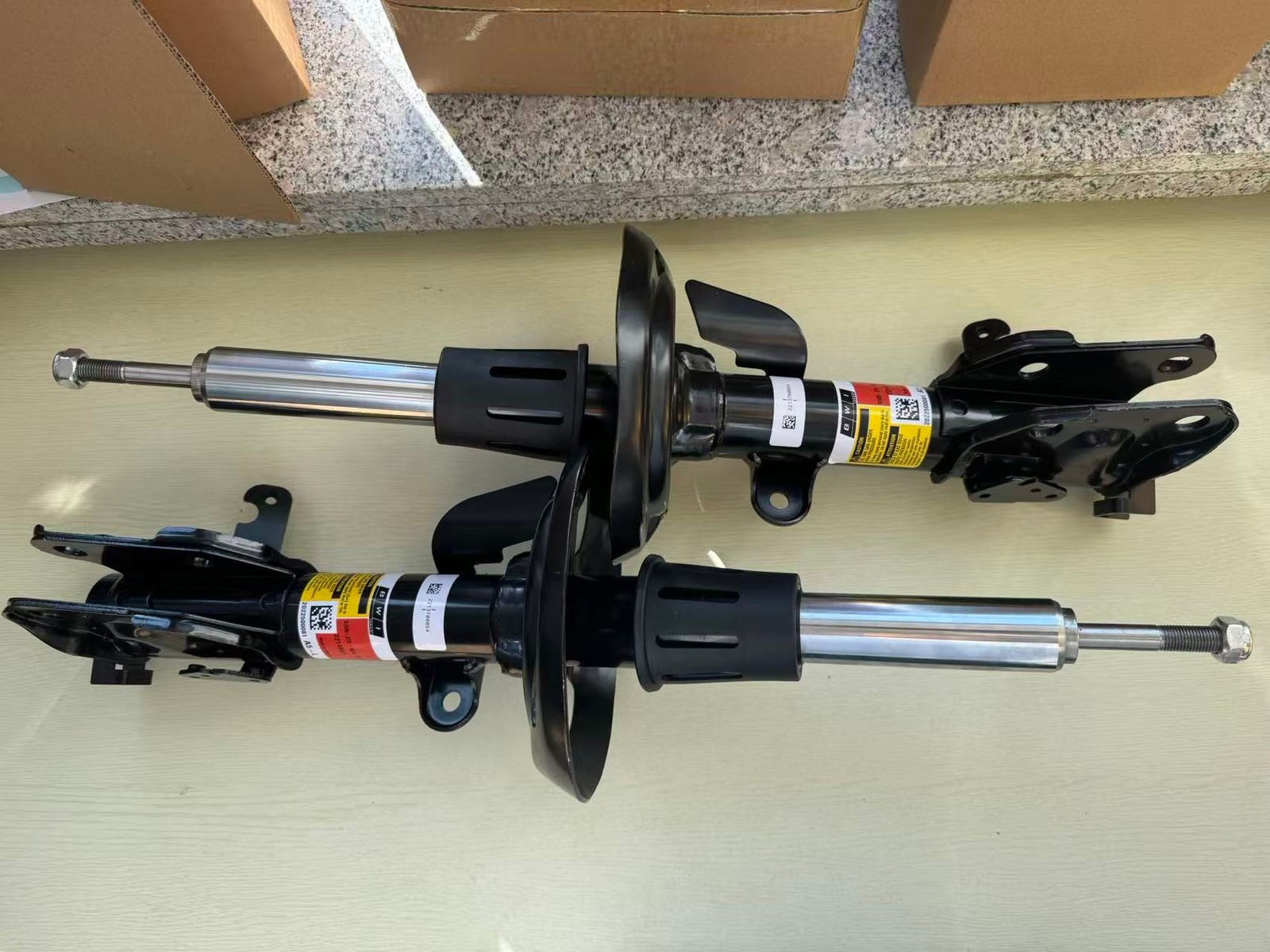GENUINE ACURA MDX & ZDX 2010-2013 FRONT ELECTRONIC SHOCK ABSORBERS
